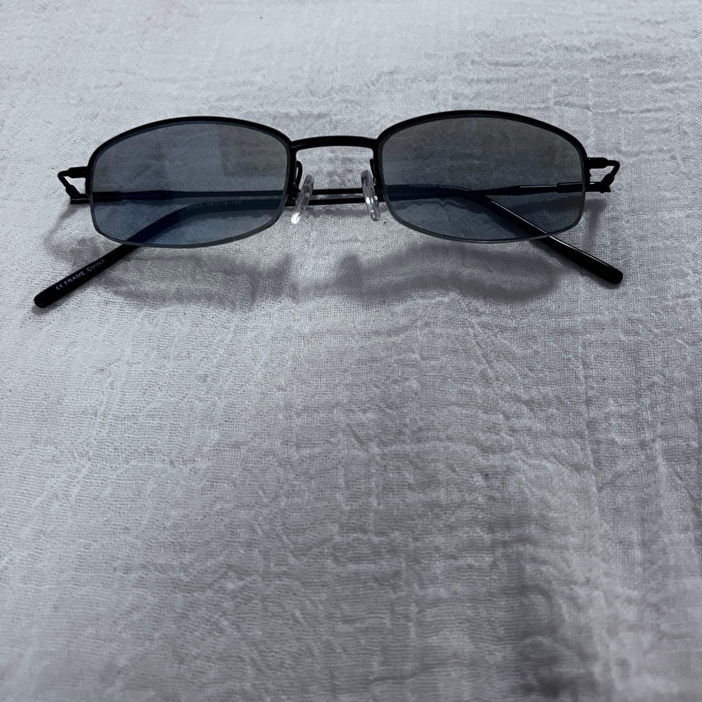 1.25 tinted sun grey readers. Rimless with rectangular lenses.  48-19-140
